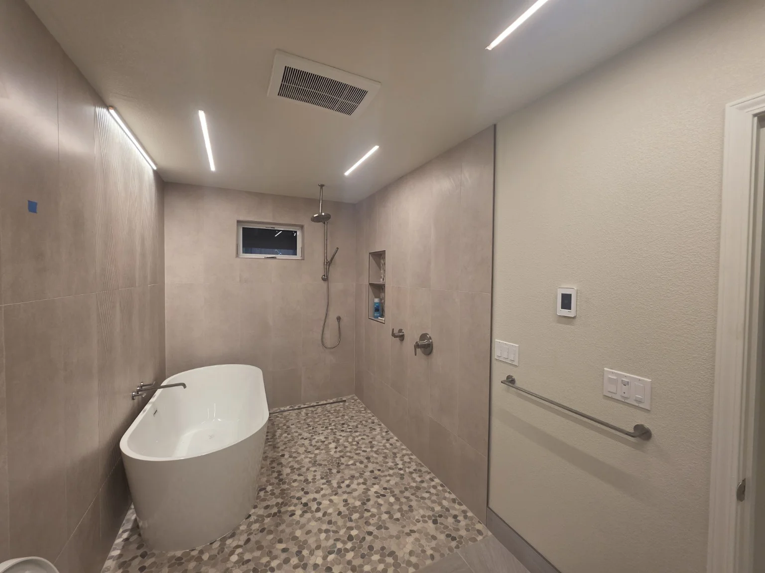 Bathroom walls & ceiling — Cityscape Painting project collection